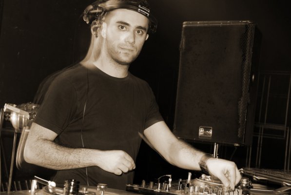 Prvič v Pomurju - zagrebški ustvarjalec Teo Harouda